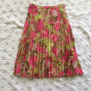 EEUC Loft size 4 pleated patterned skirt